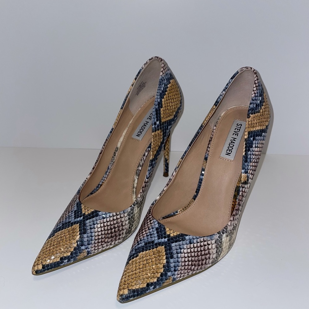 Women’s STEVE MADDEN size 10 pump heels